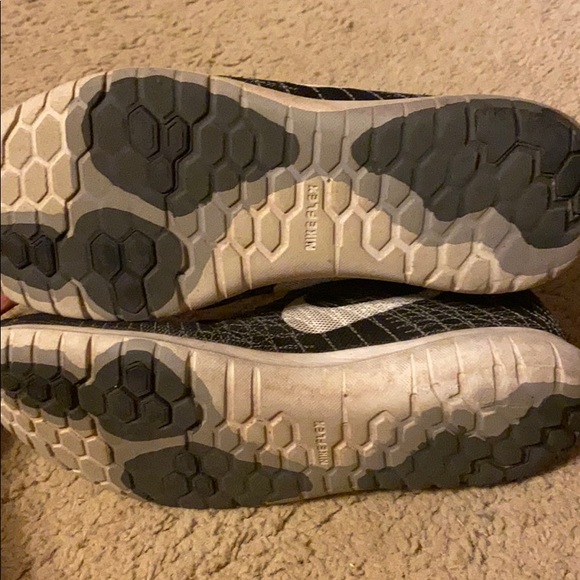 Men’s Nike Flynit Free Run Shoes - Picture 4 of 4